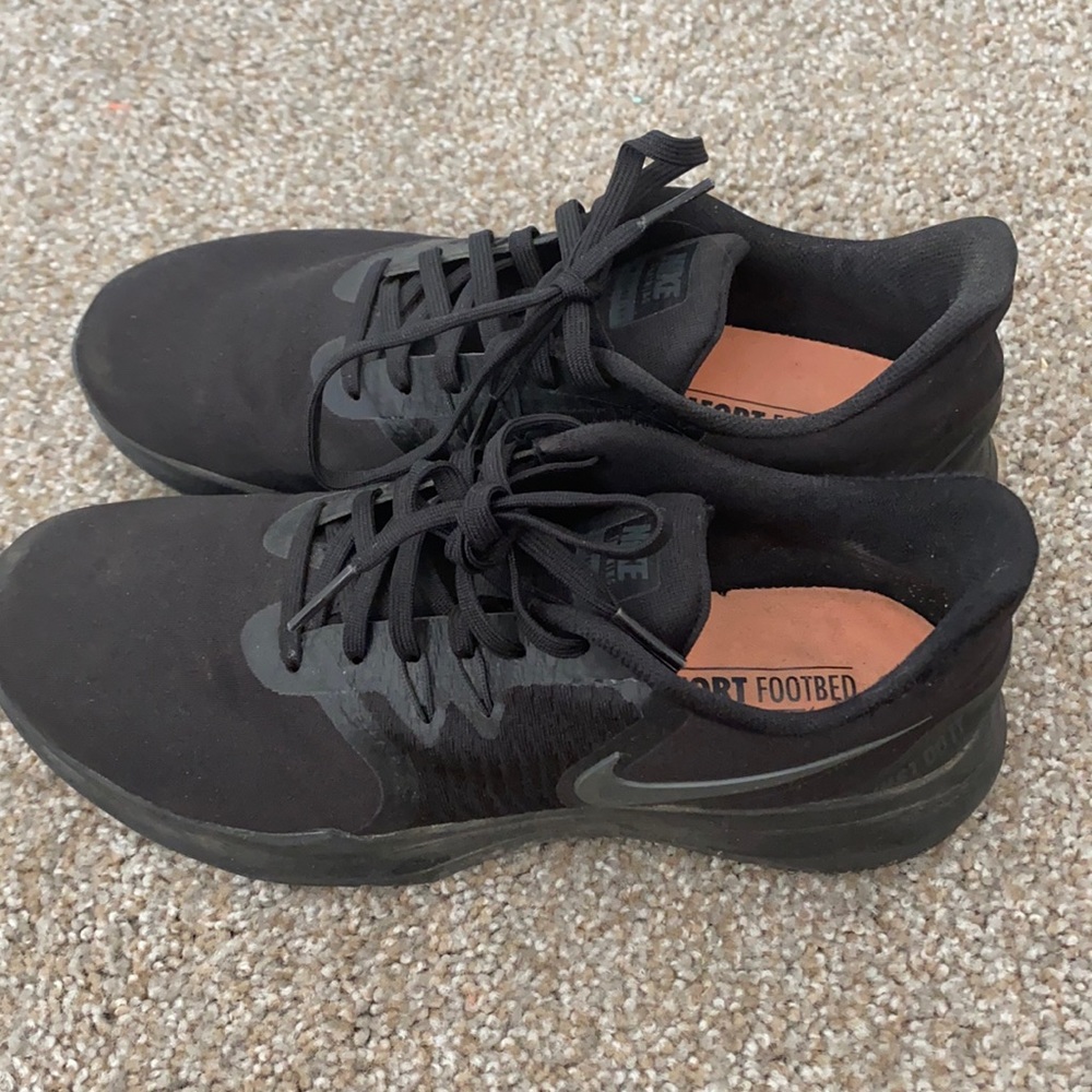 Black nikes size 7.5, worn twice